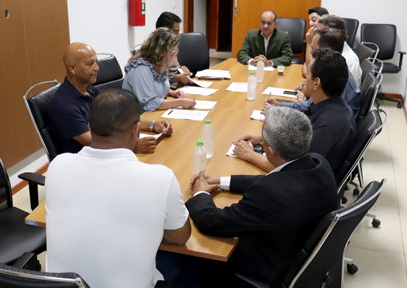 Vereadores se reúnem com Secretária da Saúde