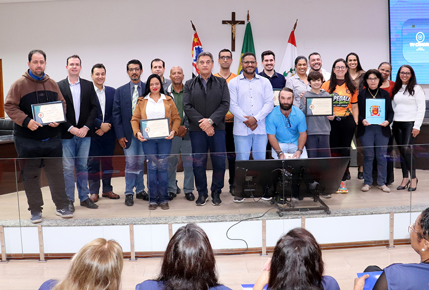 Basso, Clayton e Sivaldo entregam moções