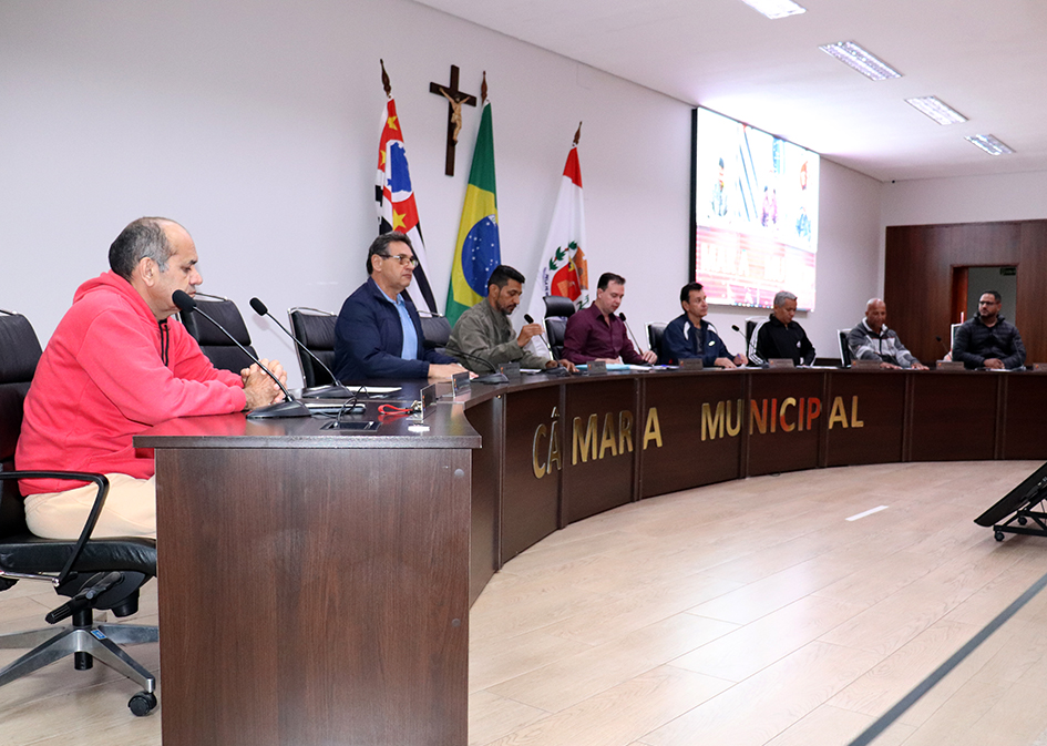 Em extraordinárias, três projetos são aprovados
